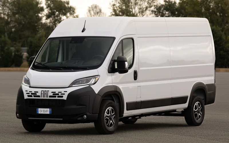 Noleggio a lungo termine Fiat Ducato Furgone 33 L2H2 2.2 Diesel 140 CV