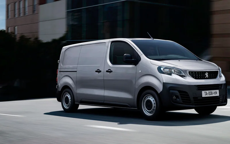 Noleggio a lungo termine Peugeot Expert Furgone 1.5 Diesel 120 CV M